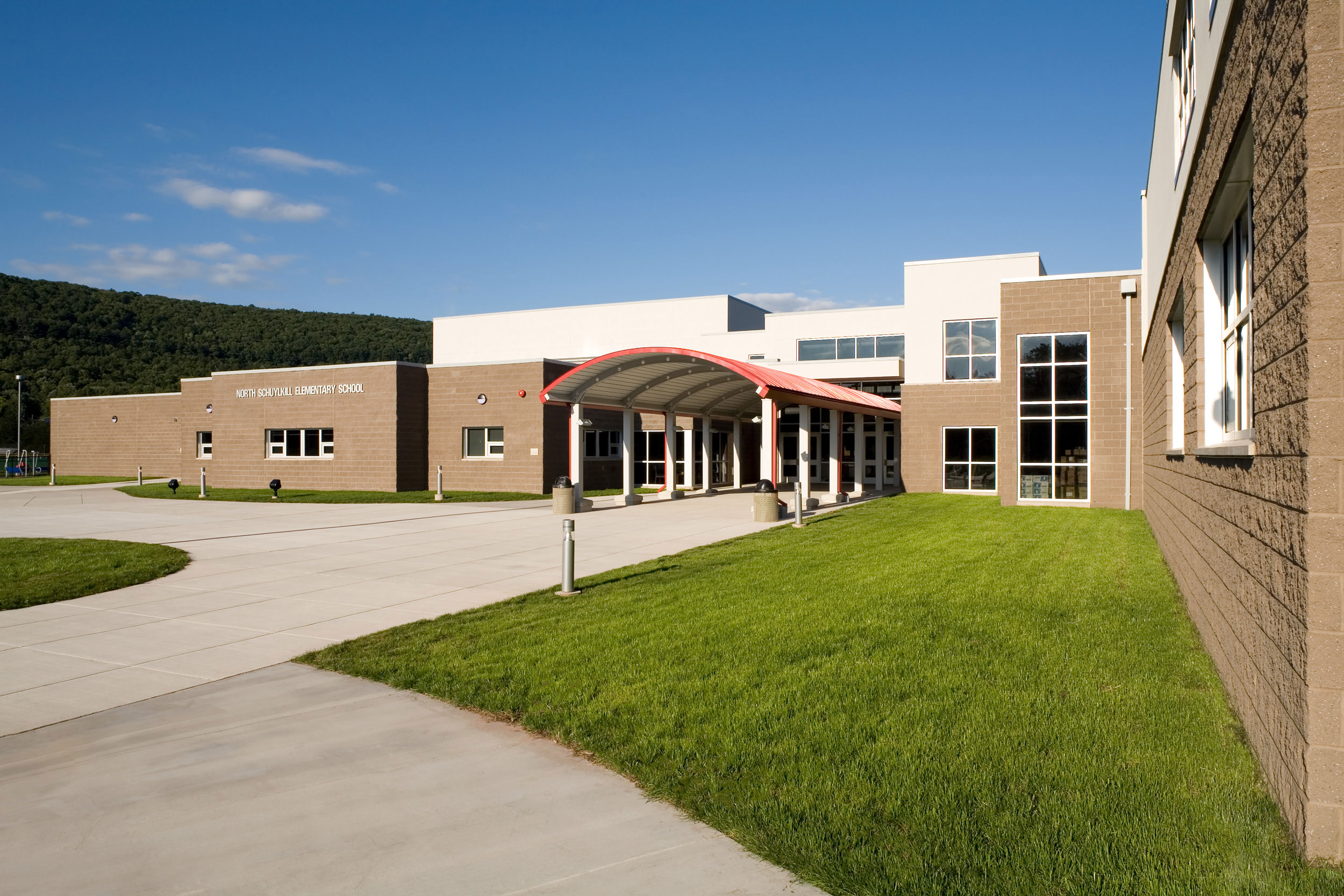 Main entrance at Hot Springs Intermediate School in Arkansas