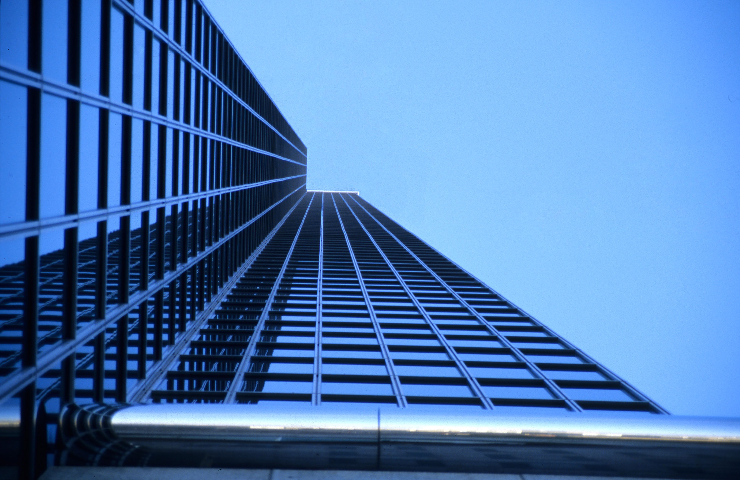 Converging lines image of One California Plaza building