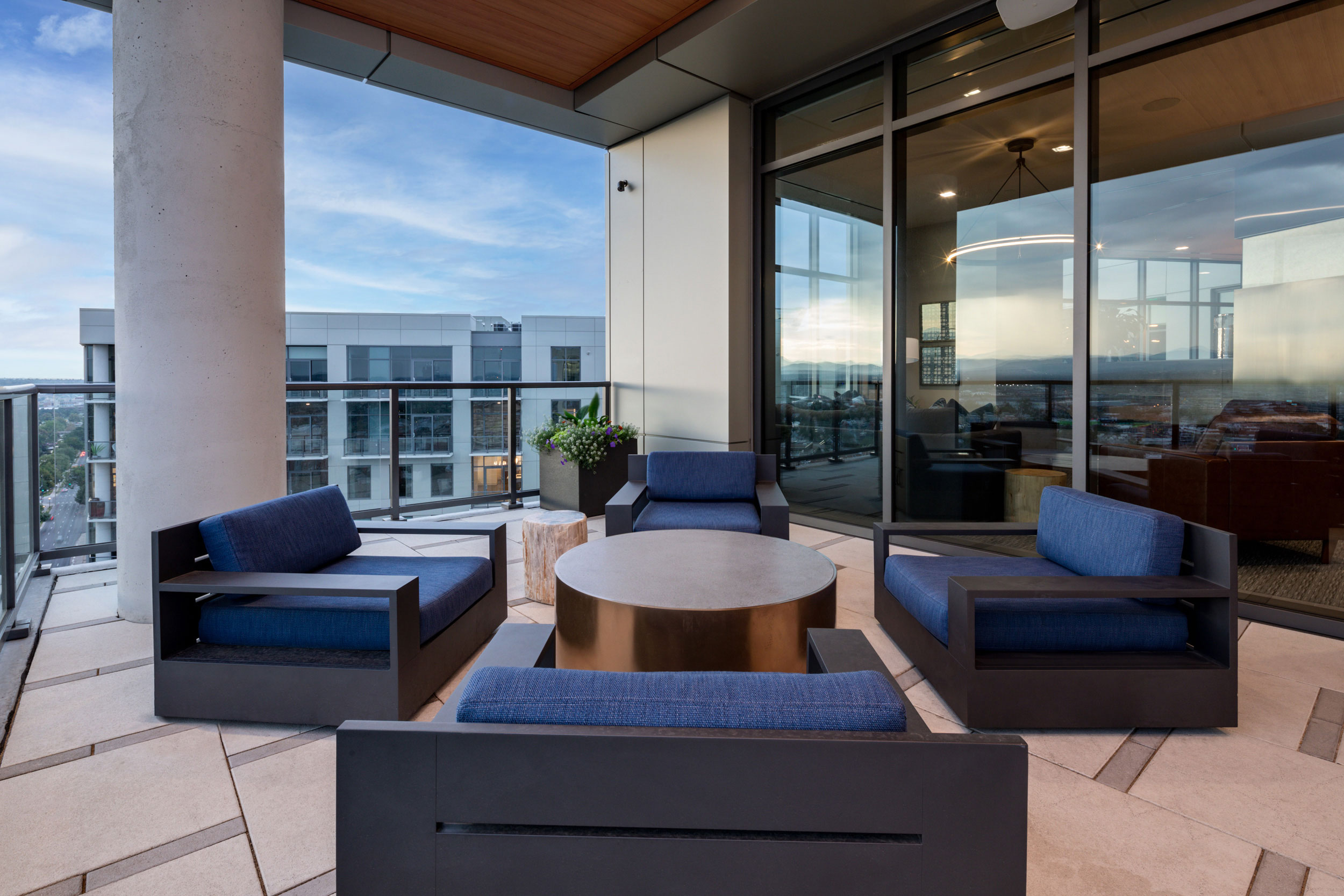 Balcony sitting area at the luxury living high-rise of Parq on Speer